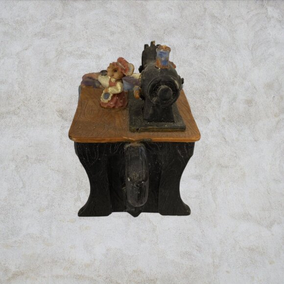 SAN FRANCISCO COMPANY -- Sewing Machine Music Box, Quilting Material, Winds Up - Picture 6 of 12